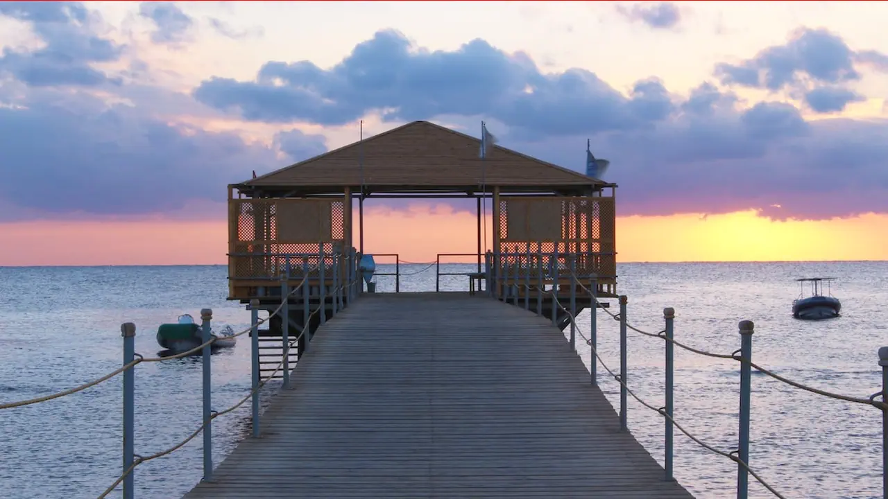 الفندق روحانو بيتش ريزورت - القصير